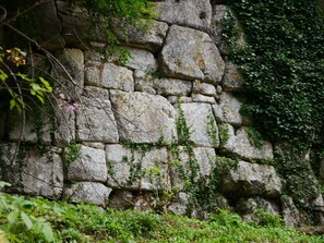 Exterior detail - Small villa with a view of the Cassino valley and montecassino with its abbey. (San Bartolomeo)