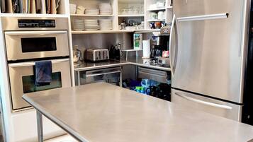 Studio (Multiple Bedrooms) | Property amenity