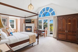Studio (Multiple Bedrooms) | Property amenity