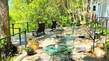 Studio (Multiple Bedrooms) | Property amenity