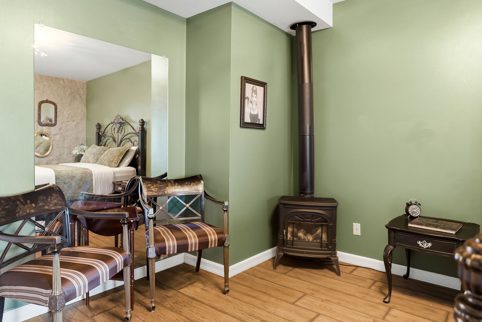 Studio (Multiple Bedrooms) | Property amenity