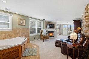 Studio (Multiple Bedrooms) | Property amenity