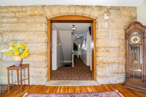 Studio (Multiple Bedrooms) | Property amenity