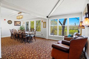 Studio (Multiple Bedrooms) | Property amenity
