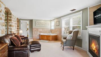 Studio (Multiple Bedrooms) | Property amenity