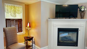 Studio (Multiple Bedrooms) | Property amenity