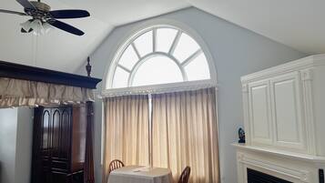 Studio (Multiple Bedrooms) | Property amenity