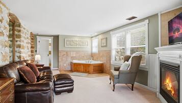 Studio (Multiple Bedrooms) | Property amenity