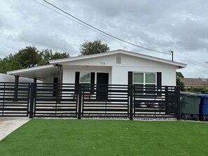 صورة غير مصنفة، 4 من 36، زرّ