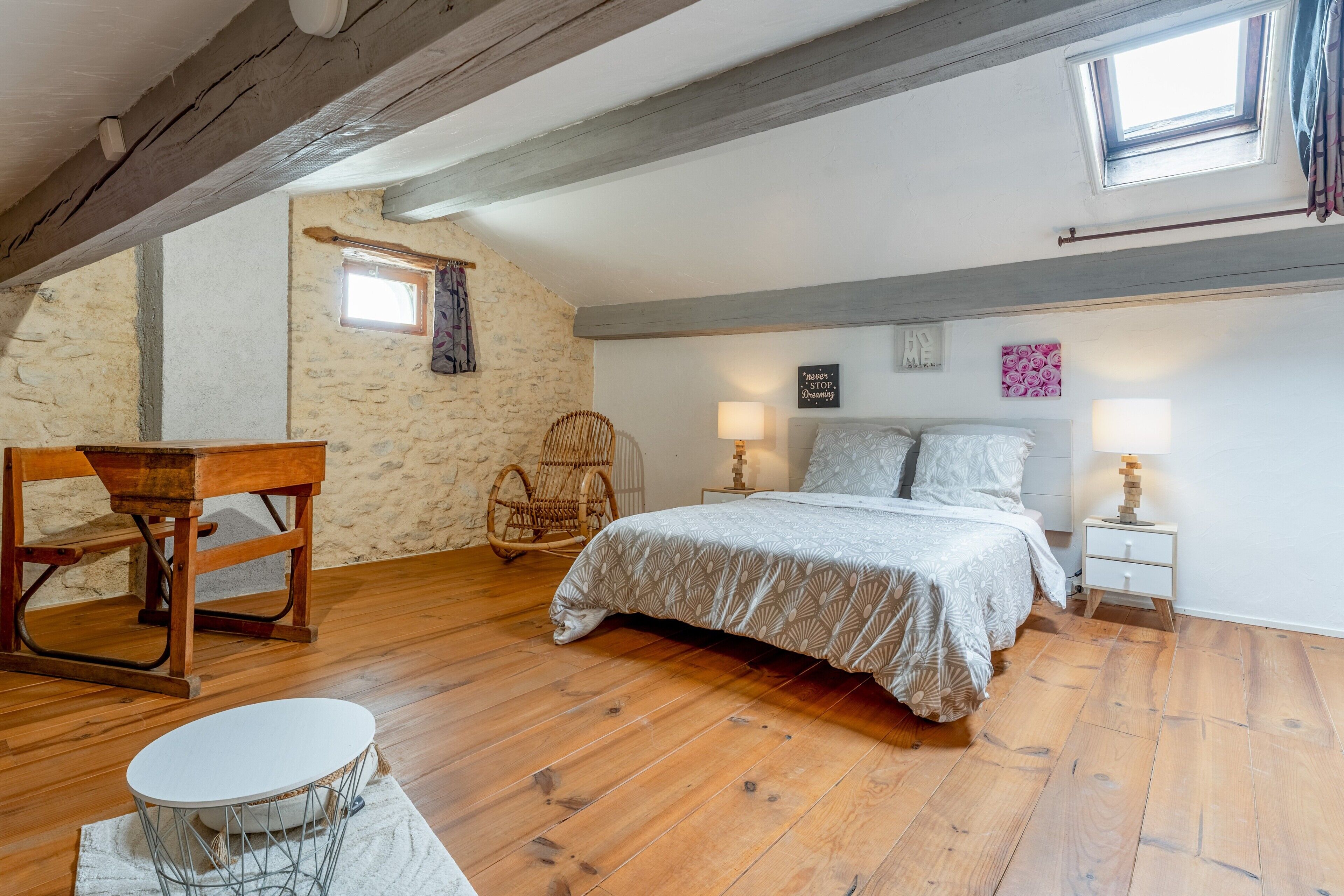 1 slaapkamer, een strijkplank/strijkijzer, wifi, beddengoed