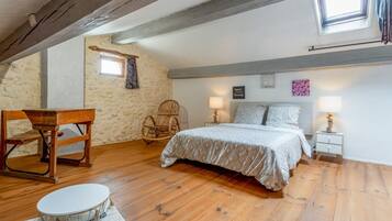 1 slaapkamer, een strijkplank/strijkijzer, wifi, beddengoed