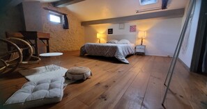 Iron/ironing board, WiFi, bed sheets - Les fées du gard - Gîte Mélusine: Peaceful Country Retreat for 4–6 Guests (Rousson)