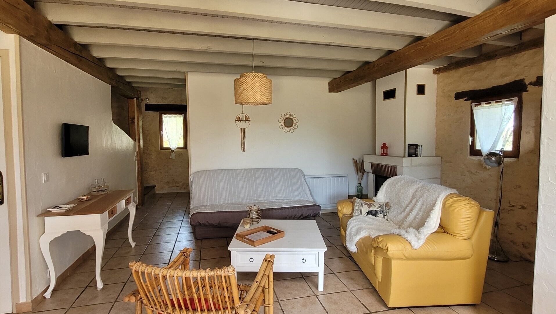 Tv och ett bordtennisbord