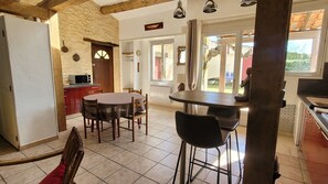 Dining - Les fées du gard - Mélusine Cottage - Accommodation & Well-Being (Rousson)