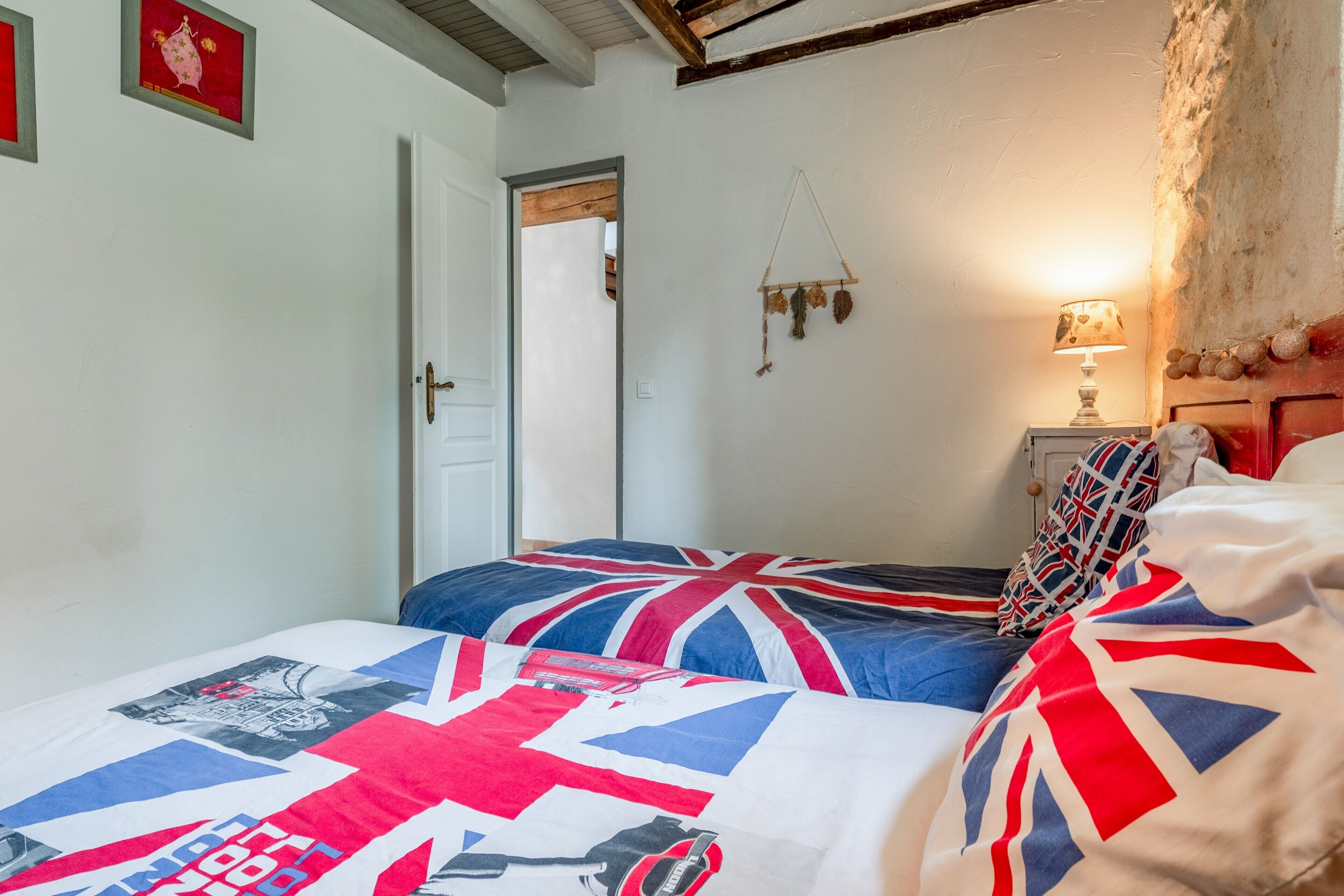 1 slaapkamer, een strijkplank/strijkijzer, wifi, beddengoed