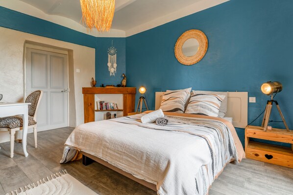 1 habitación, tabla de planchar con plancha, wifi y ropa de cama 