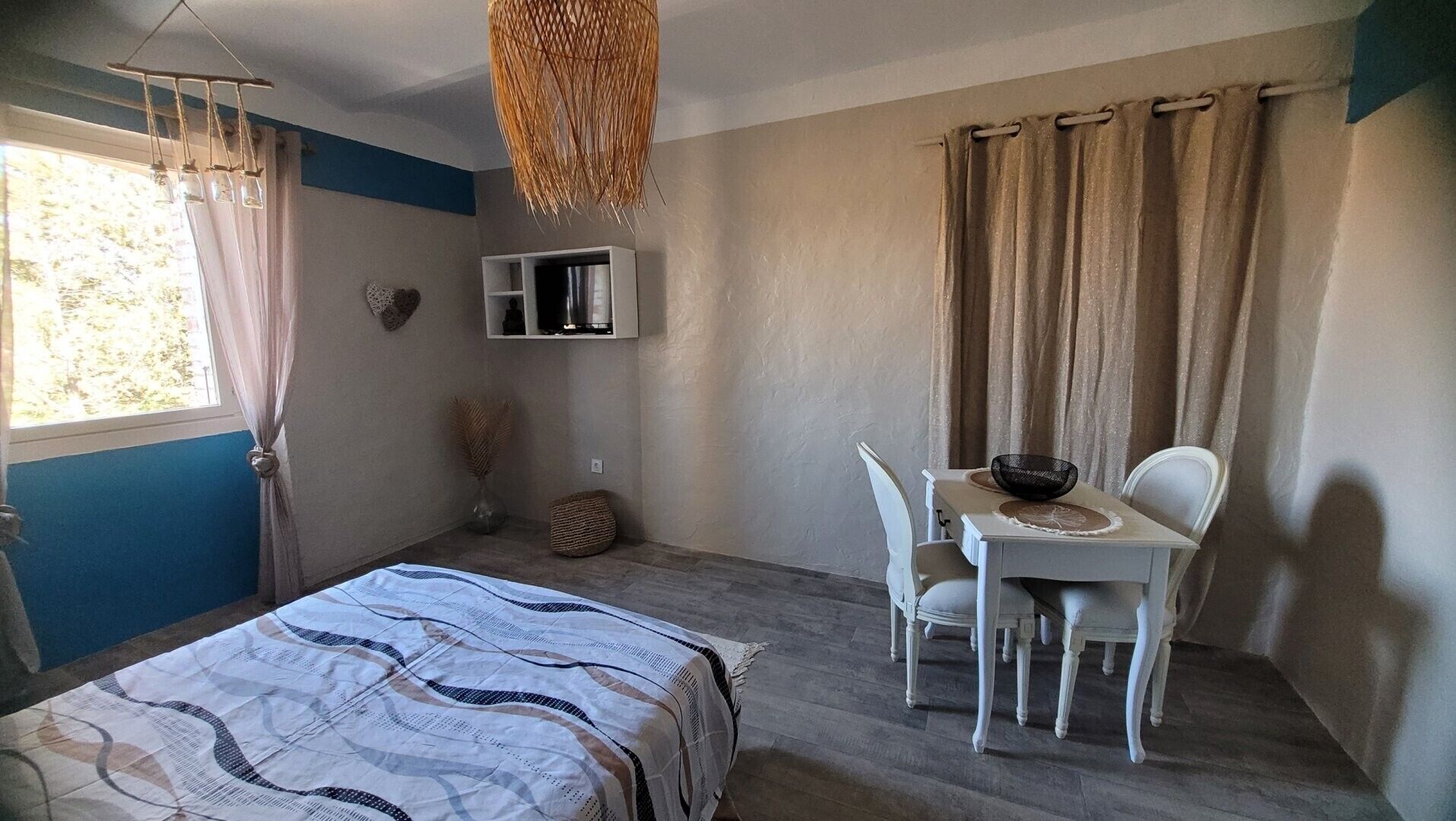 Fer et planche à repasser, Wi-Fi, draps fournis