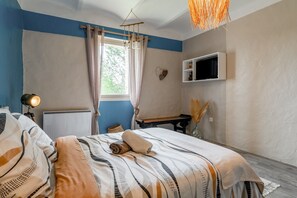 1 habitación, tabla de planchar con plancha, wifi y ropa de cama 
