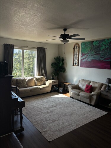 Spacious 4-bedroom house in Hays near Sunrise Park