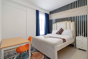 Deluxe Apartment, Balcony, City View | Individually decorated, individually furnished, desk, laptop workspace - Royal Oaks Residency (Nairobi)