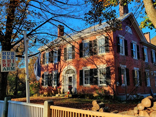 Private Loft Apartment @ Hubble Shire Farm