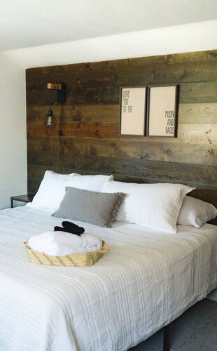 Modern Retreat | Desk + Big Yard