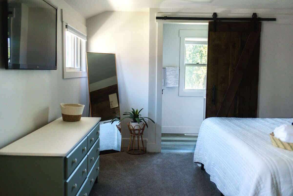 3 bedrooms, travel cot, WiFi, bed sheets