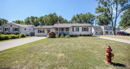 Cozy Cottage Castle + pool