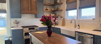 The FARMHOUSE: 3 min to McCormick’s Creek State Park; 20 min to IU/Blgtn