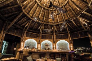 Bar (on property) - Hacienda Beach Club & Residences (Cabo San Lucas)