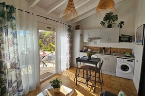 Private kitchen - Casita Johanna: Rental for 2 on the Costa del Sol (Viñuela)