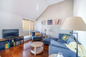 Unclassified image, 3 of 38, button