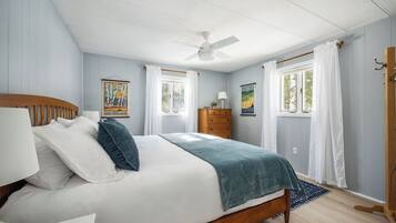 3 bedrooms, WiFi (free), bed sheets