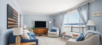 Lakeside Bliss: Your Ultimate Four-Season Retreat