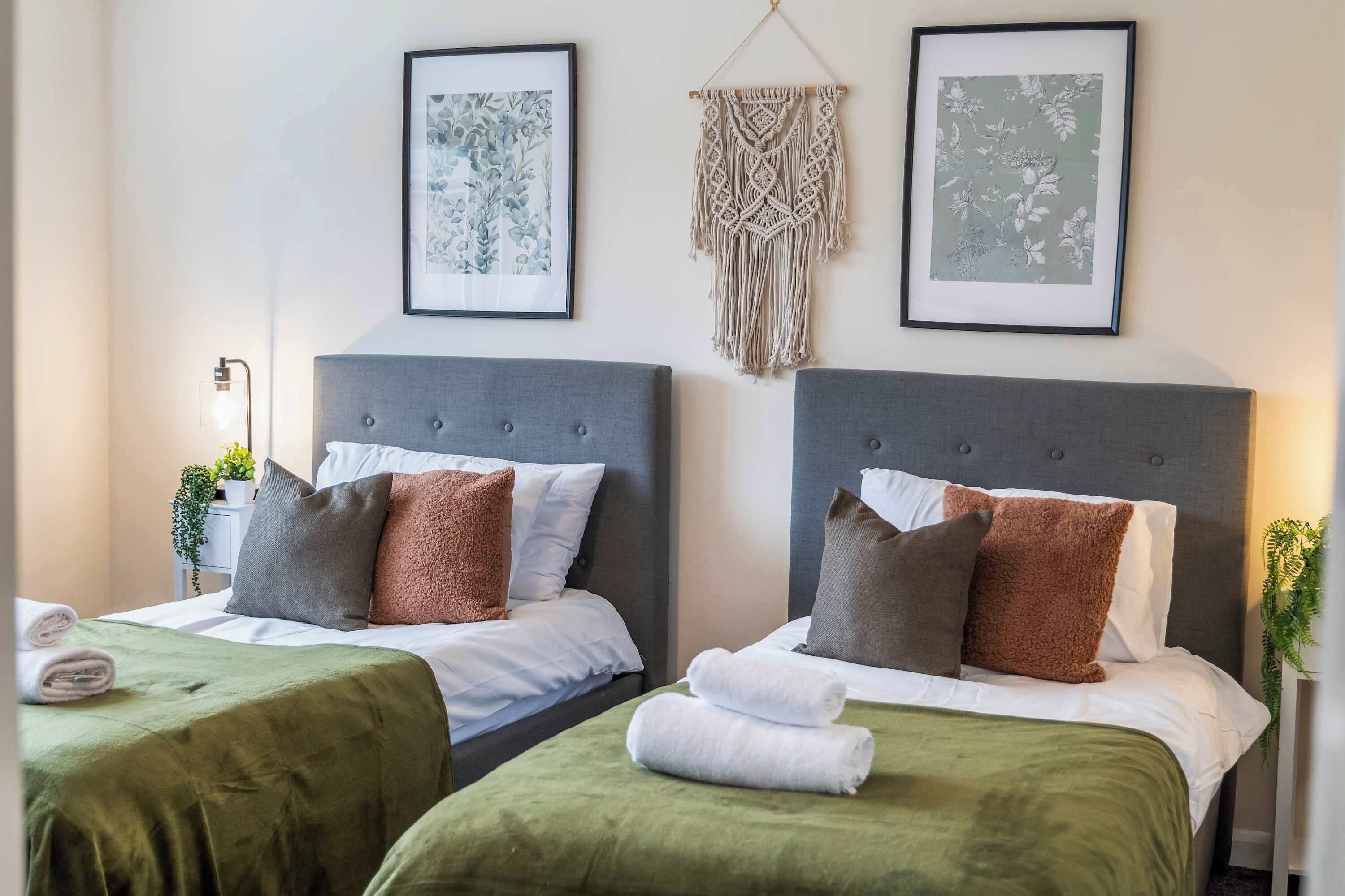 Iron/ironing board, WiFi, bed sheets