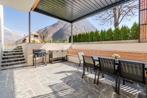 Outdoor dining - Alps2sea Apartment House (Bovec)
