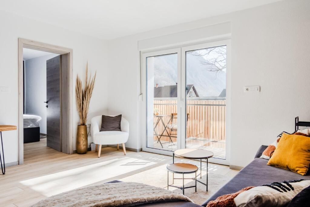 Apartment, Balkon, Bergblick | Wohnbereich