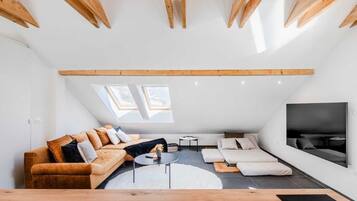 Apartment, Balkon, Bergblick | Wohnbereich