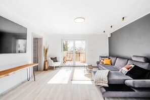 Apartment, Balkon, Bergblick | Wohnbereich