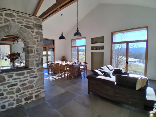 Country House 'Gîte De La Chaumeille' with Private Terrace, Private Garden and Wi-Fi