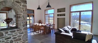 Country House 'Gîte De La Chaumeille' with Private Terrace, Private Garden and Wi-Fi