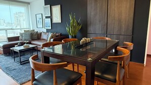 Căn hộ tiện nghi đơn giản | Phòng ăn