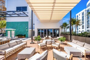 Terrace/patio - Modern Condo in DTW Miami - Pool & Gym (Miami)