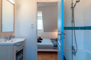 Hair dryer, towels - Saint-Nic Cottage - 600 m de la plage (Saint-Nic)