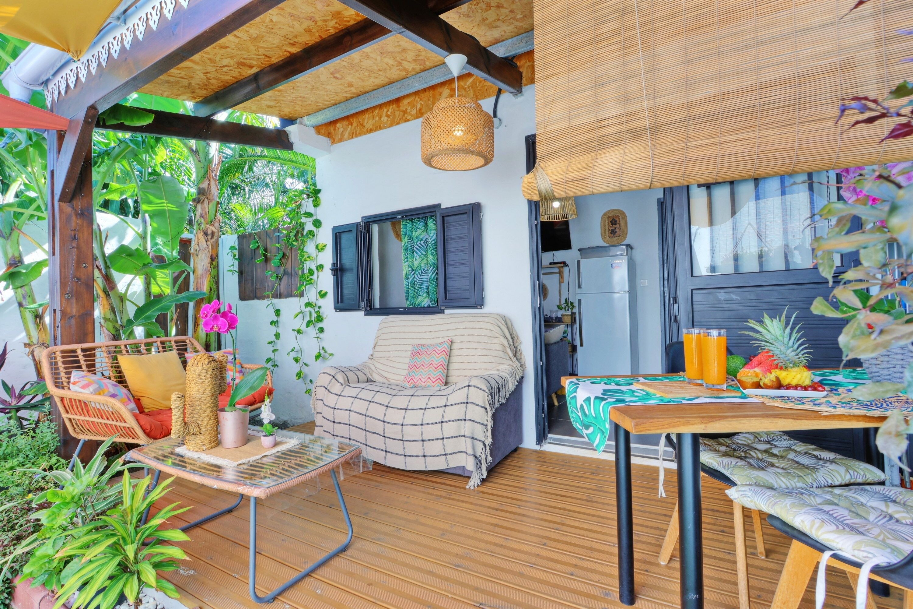 屋外ダイニングエリア