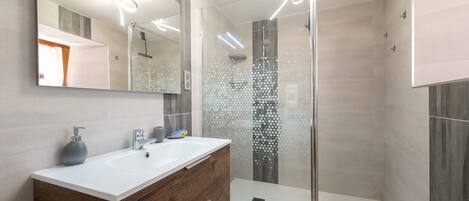 Shower, free toiletries, hair dryer, towels