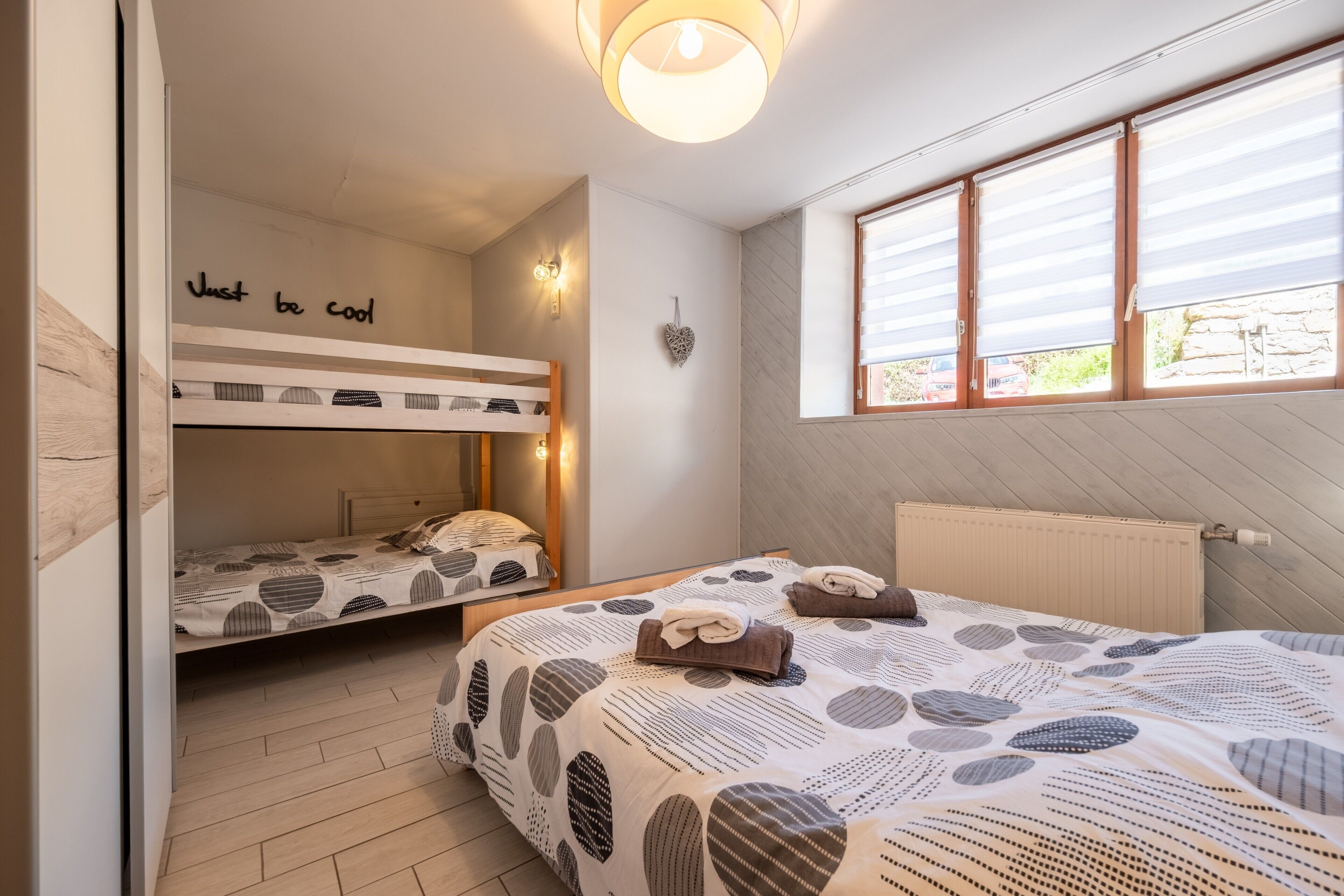 2 slaapkamers, een strijkplank/strijkijzer, wifi, beddengoed