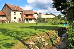 Children’s area - Gîte “De L'ancien Moulin”: Mountain View, Private Pool, and Wi-Fi (Vienville)