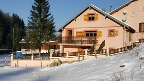 Exterior - Gîte “De L'ancien Moulin”: Mountain View, Private Pool, and Wi-Fi (Vienville)