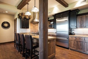 Fridge, microwave, oven, stovetop - Silver Star 1302 | Mountain Getaway with Pool and Trail Access (Park City)